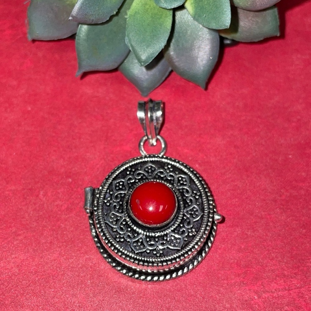 Coral Locket - Picture 1 of 13